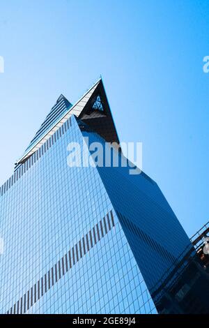 Vista delle attrazioni turistiche, l'edificio della piattaforma di osservazione Edge presso Hudson Yard a New York City Manhattan Foto Stock