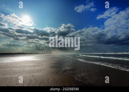 L'ex Redcar Steelworks con la Teesside Windfarm offshore Foto Stock