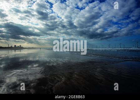 L'ex Redcar Steelworks con la Teesside Windfarm offshore Foto Stock