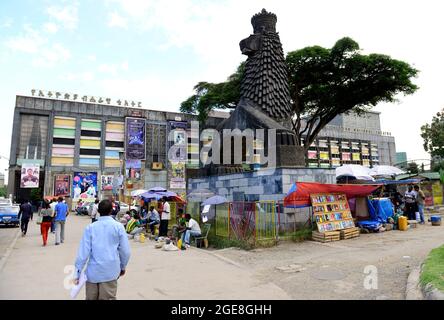 Il leone di Giuda monumento su Churchill Street ad Addis Abeba. Foto Stock