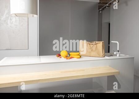 Ingredienti alimentari sul tavolo da cucina Foto Stock