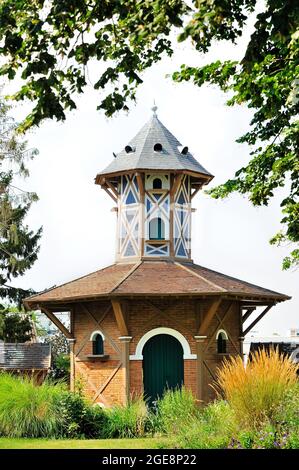 FRANCIA, YVELINES (78) CONFLANS-SAINTE-HONORINE, PARCO DEL PRIORATO, CASA DI PIGEON Foto Stock