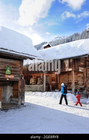 FRANCIA, ALTA SAVOIA (74) ARAFIS MONTAGNE, LE GRAND-BORNAND STAZIONE SCIISTICA, CHINAILLON BORGO ANTICO, CHALET IN AFFITTO Foto Stock