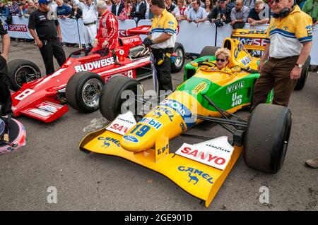 Benetton B192 Grand Prix, auto di Formula 1 al Goodwood Festival of Speed Motor Racing event 2014. 1992 stagione Ford auto a motore in area di montaggio Foto Stock