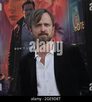 Los Angeles, Stati Uniti. 18 agosto 2021. L'attore Aaron Paul partecipa alla prima del thriller di film di fantascienza "Reminiscence" al TCL Chinese Theatre nella sezione Hollywood di Los Angeles martedì 17 agosto 2021. Storyline: Nick Banister, un investigatore privato della mente, naviga nel mondo affascinante del passato quando la sua vita è cambiata dal nuovo cliente Mae. Un caso semplice diventa un'ossessione dopo che scompaia e combatte per imparare la verità su di lei. Foto di Jim Ruymen/UPI Credit: UPI/Alamy Live News Foto Stock