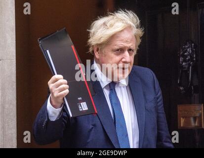 Londra, Regno Unito. 18 agosto 2021. Boris Johnson si dirige in Parlamento per un dibattito di 5 ore sulla situazione in Afghanistan. Credit: Mark Thomas/Alamy Live News Foto Stock