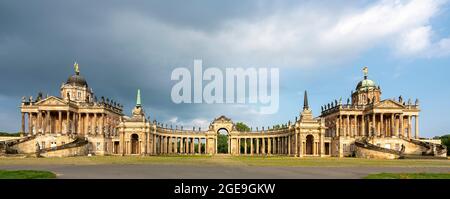 I Colonnato con i comuns nel Parco del Palazzo Sanssouci a Potsdam Foto Stock
