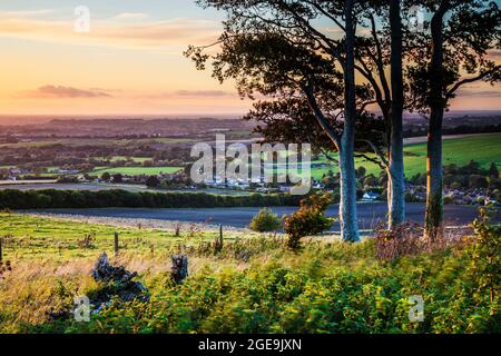 Luce della Sera sulla campagna di Wiltshire a Cherhill. Foto Stock