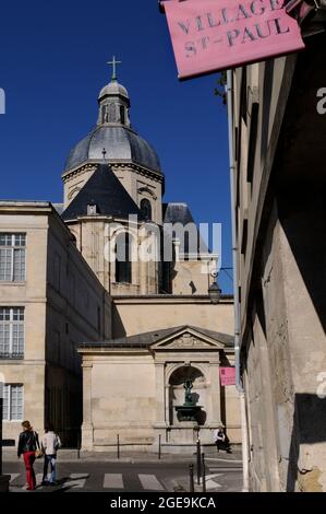 FRANCIA, PARIGI (75) 4 ° ARRONDISSEMENT, VILLAGGIO SAINT PAUL, NEGOZI DI ANTIQUARIATO E DESIGNER, CHIESA DI SAN PAOLO E SAINT LOUIS Foto Stock