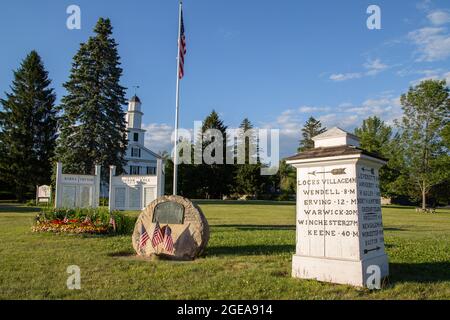 War Memorial on the Shutesbury, Massachusetts Town Common Foto Stock