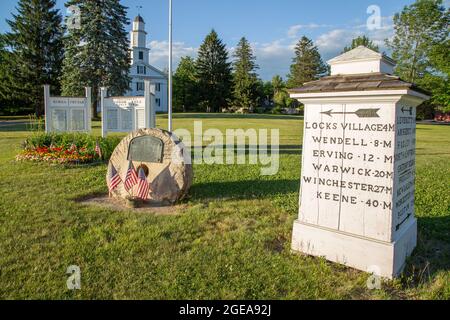 War Memorial on the Shutesbury, Massachusetts Town Common Foto Stock