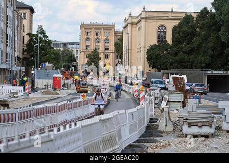 Monaco, Germania. 17 agosto 2021. Importante cantiere Thomas Wimmer Ring a Monaco, cantiere, costruzione, ago occhio, diversione, Accreditamento dei ciclisti: notizie dal vivo di dpa/Alamy Foto Stock