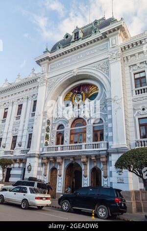 SUCRE, BOLIVIA - 21 APRILE 2015: Edificio del Congresso Nazionale a Sucre, capitale della Bolivia. Foto Stock