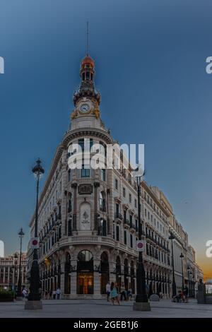 Il Four Seasons Hotel Madrid e il negozio Hermes uniscono una collezione di 7 edifici storici tutti impeccabilmente restaurati e reinventati. Foto Stock