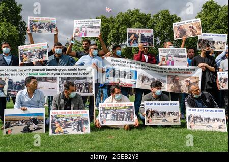 Londra, Regno Unito. 18 agosto 2021. Protesta al di fuori del Parlamento di Londra contro gli attuali sviluppi in Afghanistan e contro i talebani . Foto Stock