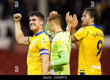 Darragh Lenihan di Blackburn Rovers (a sinistra) festeggia dopo il fischio finale durante la partita del campionato Sky Bet al City Ground di Nottingham. Data immagine: Mercoledì 18 agosto 2021. Foto Stock