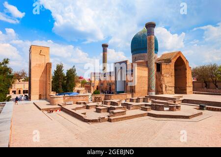 Guri Amir o Gur Emir è un mausoleo del conquistatore mongolo Amir Temur o Tamarlane a Samarkand, Uzbekistan Foto Stock