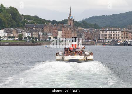 Vaporiera a pale Waverley in arrivo a Rothesay sull'isola di Bute, Firth of Clyde, Scozia, Regno Unito Foto Stock