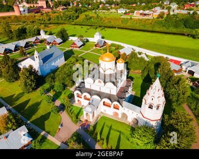 Intercessione o Monastero di Pokrovsky vista panoramica aerea nella città di Suzdal, anello d'Oro della Russia Foto Stock