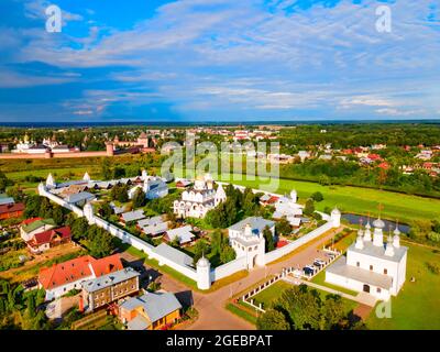 Intercessione o Monastero di Pokrovsky vista panoramica aerea nella città di Suzdal, anello d'Oro della Russia Foto Stock