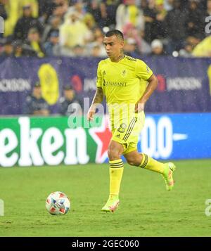 18 agosto 2021: Nashville SC Midfielder Randall Leal (8) dribbles contro la Orlando City durante la prima metà di una partita di MLS tra Orlando City e Nashville SC al Nissan Stadium di Nashville TN Steve Roberts/CSM Foto Stock