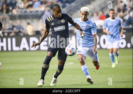 Chester, Pennsylvania, Stati Uniti. 18 agosto 2021. 18 agosto 2021, Chester PA- SERGIO SANTOS della Philadelphia Union, (17) in azione contro SANTIAGO RODRIQUEZ della NYCFC (42) a Subaru Park a Chester PA (Credit Image: © Ricky Fitchett/ZUMA Press Wire) Foto Stock