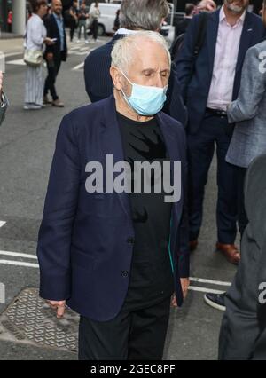 Londra, Regno Unito. 18 agosto 2021. Wayne Sleep arriva per la serata di stampa musicale 'Cenerentolaa' al Gillian Lynne Theatre di Londra. Credit: SOPA Images Limited/Alamy Live News Foto Stock