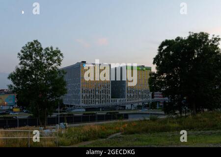 Silesia Star Office Complex a Katowice al tramonto Foto Stock