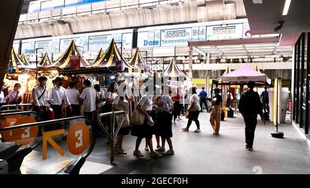 Siam Square Shopping Area e Entertainment Area Rama 1 Road Bangkok Thailandia tra un blocco e l'altro Foto Stock