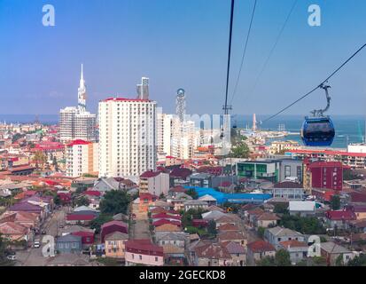 Vista panoramica aerea della città in una giornata di sole. Batumi. Georgia. Adjara. Foto Stock