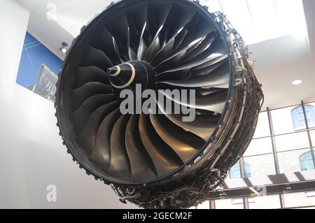 Rolls Royce motore di aeroplano al museo Silk Mill di Making nel centro di Derby, Derbyshire, Inghilterra, Regno Unito Foto Stock