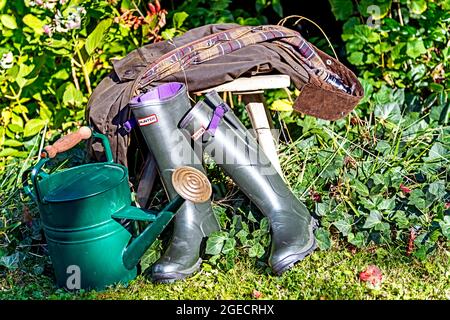 Abbigliamento tipico per il giardinaggio, stile inglese Foto Stock