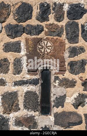 Complesso monastico di Sevanavank sulla riva del lago di Sevan in Armenia Foto Stock