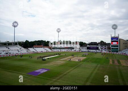 Una vista generale di Trent Bridge, Nottingham. Data immagine: Giovedì 19 agosto 2021. Vedi la storia della PA CRICKET Royal London. Il credito fotografico dovrebbe essere: Zac Goodwin/PA Wire. RESTRIZIONI: Nessun uso commerciale senza previo consenso scritto della BCE. Solo per l'uso di immagini fisse. Nessuna immagine in movimento per emulare la trasmissione. Solo per uso editoriale. Nessuna rimozione o oscuramento dei logo degli sponsor. Foto Stock