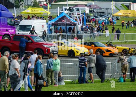 Farnborough, 19th agosto 2021. Il British Motor Show si apre per una mostra di tre giorni di motorsport, auto classiche, auto elettriche e supercar al Farnborough International Exhibition and Conference Centre. Foto Stock