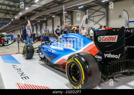 Farnborough, 19th agosto 2021. Il British Motor Show si apre per una mostra di tre giorni di motorsport, auto classiche, auto elettriche e supercar al Farnborough International Exhibition and Conference Centre. Foto Stock