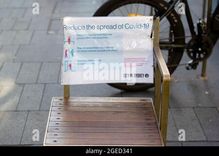 Sydney, Australia, 6 luglio 2020. Ridurre la diffusione del banco di accesso COVID-19 in Pitt St Mall. Sydney continua ad agevolare la chiusura a chiave poiché il confine tra il nuovo Galles del Sud e Victoria sarà chiuso dalle 23:59. Credito notturno di martedì: Pete Dovgan/Speed Media/Alamy Live News Foto Stock