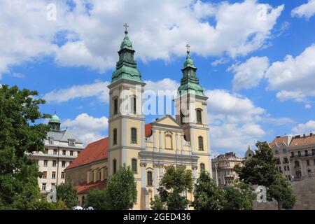 Il paesaggio urbano di Budapest in Ungheria. Vista sulla città con il quartiere di Belvaros. Foto Stock