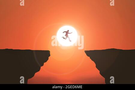 Uomo d'affari che salta su Cliff Sunset sfondo Silhouette. Il giovane uomo coraggioso salta tra 2 scogliere di fronte al Sole. Obiettivo uomo d'affari Foto Stock