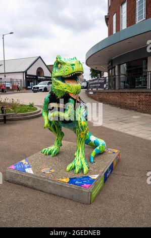 Sensibilizzazione per i bambini Charity Break Trex scultura Hawker dinosauro su tutti i Santi Green Norwich Foto Stock