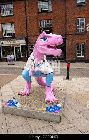 Sensibilizzazione per i bambini Charity Break Trex scultura GOGO Dottasaurus artista Hilary Sanderson su Westlegate Norwich City Foto Stock