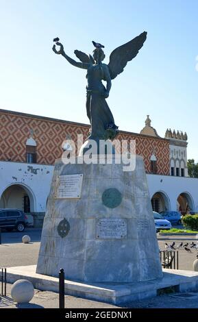 Città di Rodi 06-02-2021 seconda guerra mondiale monumento vicino al porto di Mandraki Foto Stock