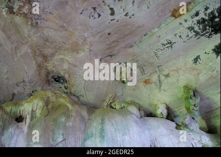 Thai's grotta pittura a Krabi Foto Stock