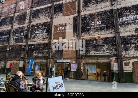 Seven Muses on OXO Tower, Bargehouse gallery e Cafe Nero, Londra, Inghilterra, Regno Unito Foto Stock