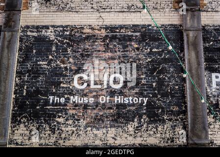 Cleo, la Muse of History, la galleria di OXO Tower Bargehouse, Londra, Inghilterra, Regno Unito Foto Stock