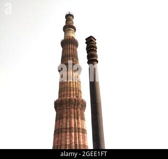 qutub minar con pilastro di ferro, Nuova delhi India Foto Stock