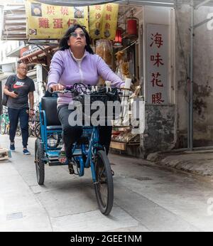 NGONG PING, HONG KONG - 23 agosto 2018: La vita per la gente comune villaggio di pescatori nell'isola di Hong Kong - Ngong Ping Foto Stock