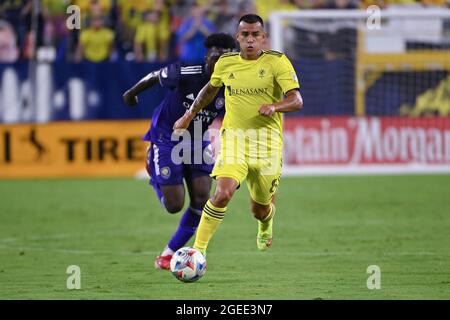 18 agosto 2021: Nashville Forward, Randall Leal (8), muove il campo di palla downfield durante la partita MLS tra Orlando City SC e Nashville SC al Nissan Stadium di Nashville, Tennessee. Kevin Langley/CSM Foto Stock