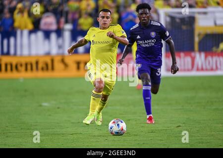 18 agosto 2021: Nashville Forward, Randall Leal (8), muove il campo di palla downfield durante la partita MLS tra Orlando City SC e Nashville SC al Nissan Stadium di Nashville, Tennessee. Kevin Langley/CSM Foto Stock