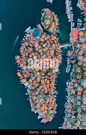Veduta aerea di case densamente imballate insieme sull'isola Foto Stock